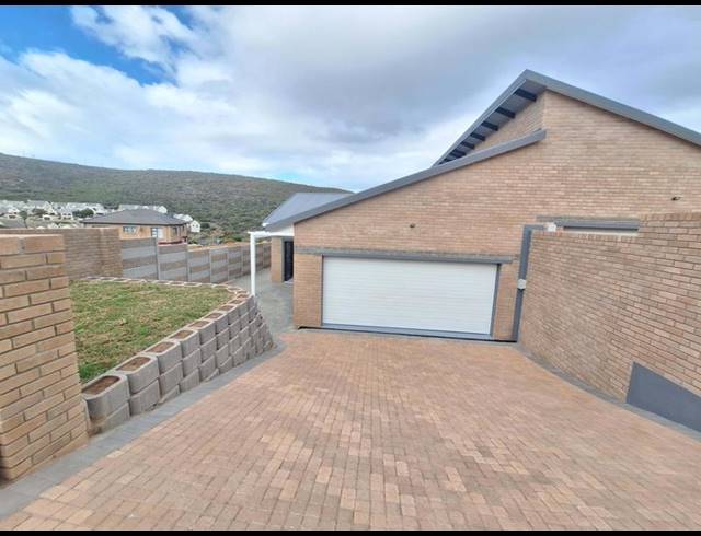 3 BEDROOM TOWNHOUSE FOR SALE IN ISLAND VIEW